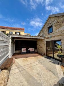 a building with a garage with two benches in it at Casa do Avô Grande in Esposende