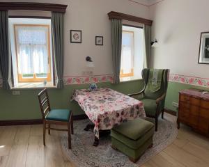 a dining room with a table and two chairs at Herberge am Mönchsbruch in Gerdau