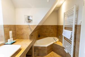 a bathroom with a sink and a bath tub at Doppelhaushälfte OHANA in Böhl +30 photos