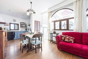 a living room with a red couch and a table at Casa Huertas del Palmar in Teror