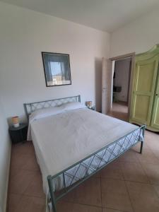a bedroom with a bed with a white bedspread at Casa Vacanze a Piazza Garibaldi in Terracina