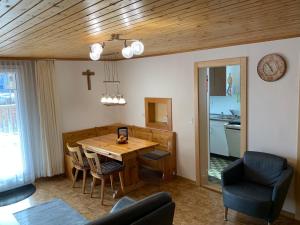 a kitchen and dining room with a wooden table and chairs at Chalet Alpenheim 1 OG in Bettmeralp