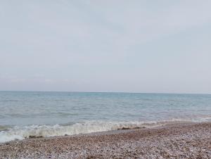 a rocky beach with the ocean in the background at Pescadors in Les Cases d'Alcanar