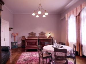 a dining room with a table and a piano at Willa Wiluszówka in Dębica