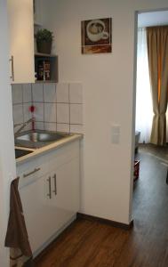 Gallery image of Messe Apartment, Flughafen-Köln Bonn in Rösrath +1 photo