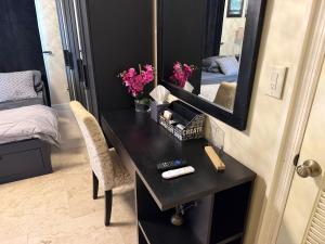 a black desk with flowers on it in a bedroom at Homestay Weston Ranches in Southwest Ranches