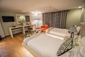 Postel nebo postele na pokoji v ubytování Almont City Hotel