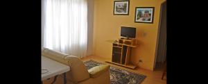 a living room with a couch and a television at Hotel Ampiezza in Curitiba