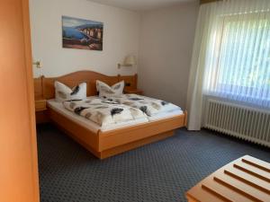 a bedroom with a bed and a window at Pension Panorama in Hitzacker