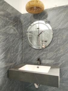 a bathroom with a sink and a mirror at Du Già Khánh Chung homestay in Yên Minh