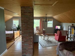 a room with a bedroom and a living room with a bed at La Maison Pamaljolie in Ayers Cliff