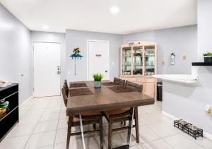 a kitchen and dining room with a table and chairs at 3697 Orlando Vacational Apartment in Orlando