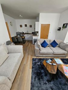 a living room with two couches and a table at Union House in Stratford-upon-Avon +94 photos