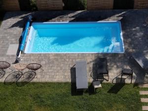 an overhead view of a swimming pool with tables and chairs at Best in Karwia
