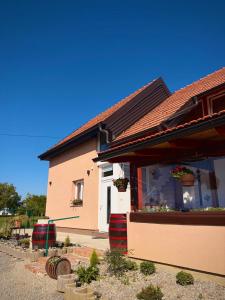 a house with a window on the side of it at Kuća za odmor-Zeleni raj in Srpska Kapela