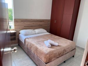 a bedroom with a bed with two towels on it at Refugio Tenerife San Gil in San Gil