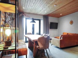 a living room with a couch and a table at Seeglück am Pressegger See in Lake Pressegg
