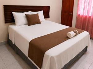 a bedroom with a large bed with white sheets at Hotel Comfort Trujillo in La Milagrosa +9 photos