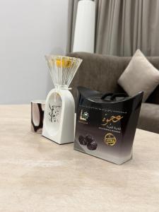a table with a blender and a bag of blackberries at City residence in Medina