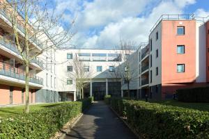 an empty street in front of a building at Comfort Aparthotel Versailles, St Cyr l'Ecole in Saint-Cyr-lʼÉcole