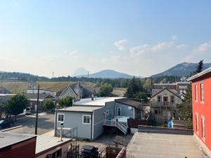 a small town with houses and mountains in the background at Grand Union Hotel in Coleman