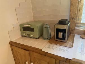 a kitchen counter with a microwave and a toaster at Resort Door in Yamanakako