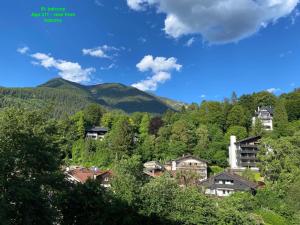 a village in the mountains with houses and trees at Panorama-Glück I & III in Garmisch-Partenkirchen