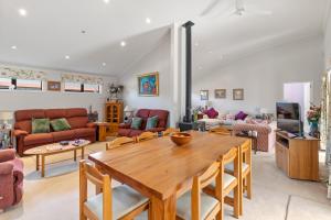 a living room with a wooden table and a couch at Sunset Paradise in Pontud