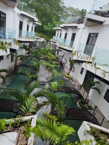 an aerial view of the courtyard of a building at Hotel Herradura in Herradura +6 photos
