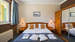 a bedroom with a bed with towels on it at Zalakaros Wellness Oázis Apt, nappali, 1háló, 4 fő in Zalakaros