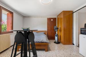 a bedroom with a bed and a table and chairs at les Iris in Pont-Saint-Esprit +17 photos