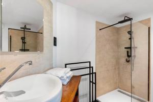 a bathroom with a white tub and a shower at les Iris in Pont-Saint-Esprit