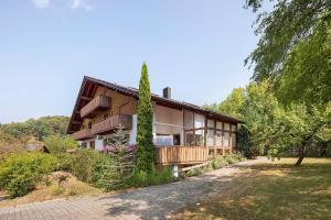 a house in the middle of a yard at Ferienwohnungen Im Försterhaus in Lonsee