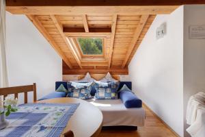 a room with a bed and a table and a window at Ferienwohnungen Im Försterhaus in Lonsee