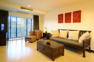 a living room with a couch and a chair at Kasemsarn Hotel Chanthaburi in Chanthaburi