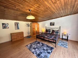 a bedroom with a bed and a wooden ceiling at Zum Alten Pferdestall in Eppingen