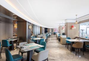 a dining room with tables and chairs at Ocean Hotel Guangzhou in Guangzhou