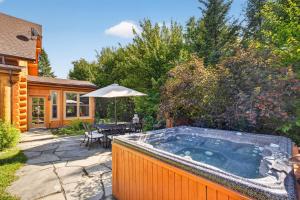 a hot tub in the backyard of a house at Fiddler Lake Resort - Moose 93 in Mille-Isles