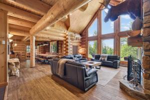 a living room with wooden ceilings and a fireplace at Fiddler Lake Resort - Moose 93 in Mille-Isles