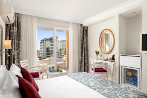 a hotel room with a bed and a balcony at Alaiye Kleopatra Hotel in Alanya +32 photos
