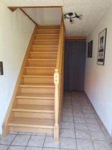 a staircase in a house with wooden steps at Historisches Ferienhaus Tönchen in Rinteln