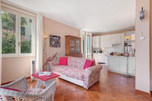 a living room with a couch and a table at Bellagio House Antico Ulivo in Bellagio