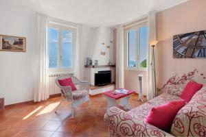 a living room with a couch and chairs and windows at Bellagio House Antico Ulivo in Bellagio