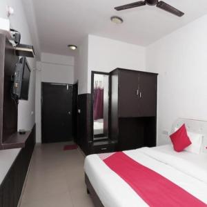 a hotel room with a bed and a tv at Taj wonder inn in Tājganj