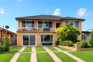 a house with a lawn in front of it at Coal d' Vine Chillout - Cessnock NSW in Cessnock