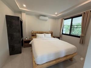 a bedroom with a large bed and a window at Greenway in Hinkong