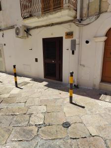 a building with two poles in front of a door at Il Rifugio del Re in Manfredonia