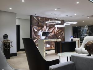 a room with chairs and a table and a wall at Novotel Itajai Navegantes in Itajaí +32 photos