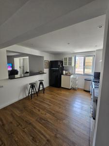 an empty living room with a kitchen and a dining room at Luca apartament 3 camere in Băile Herculane