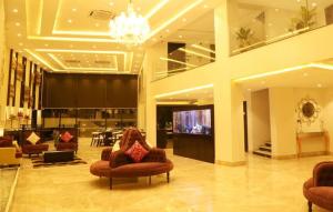 The Flora Grand, Vasco, Goa的休息区